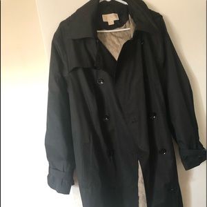 Micheal kors Trench coat black in good condition.